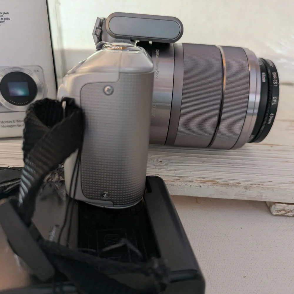 Sony NEX-3 Silver Camera with 16mm Lens